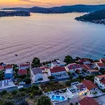 Carre Violet * Ražanj