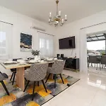 Ferienhaus Carre Violet Ražanj