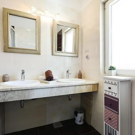 Holiday home Carre Violet *