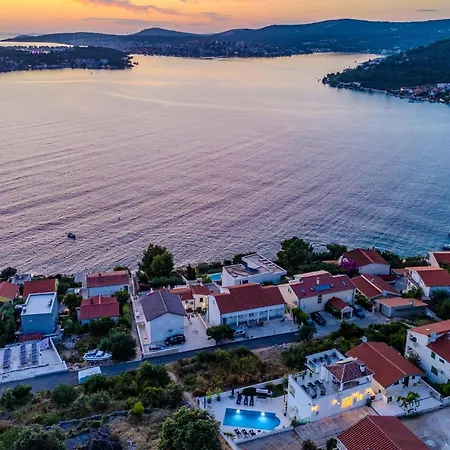 Carre Violet * Ražanj