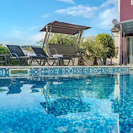 בית נופש Carre Violet