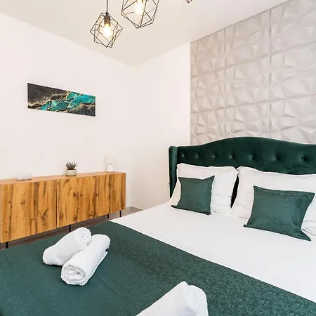 Carre Violet Tatil Evi Ražanj