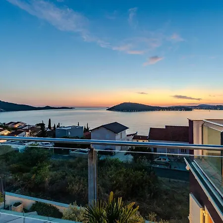 Carre Violet * Ražanj