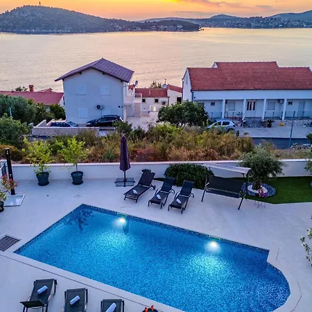 בית נופש Carre Violet