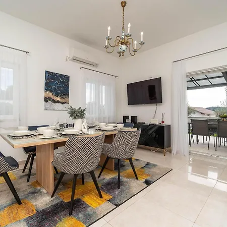 Ferienhaus Carre Violet Ražanj