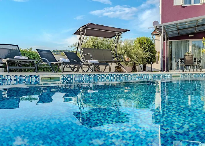 בית נופש Carre Violet